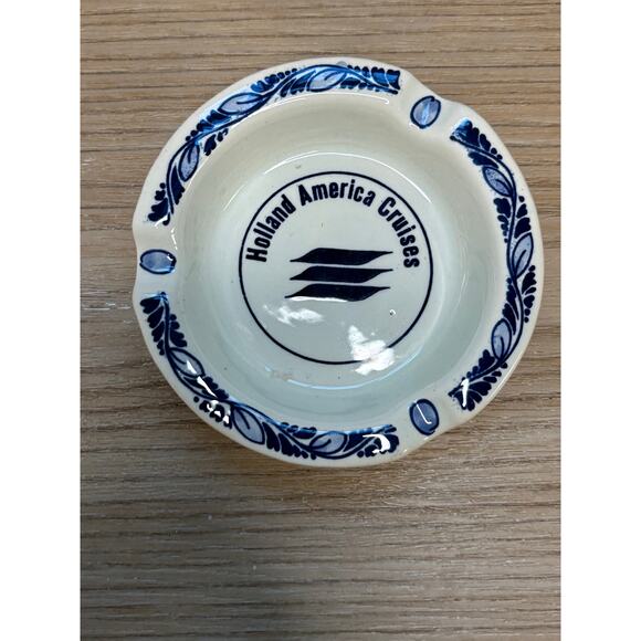 Delftware Blue and White Holland America Cruises Vintage Souvenir Ashtray - Picture 2 of 5